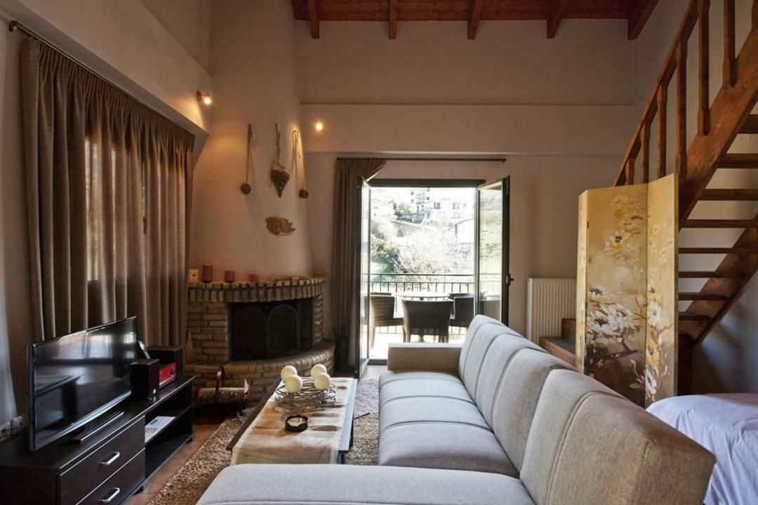 All Seasons Πέτρινες Παραδοσιακές Κατοικίες กาลาวริตา ภายนอก รูปภาพ